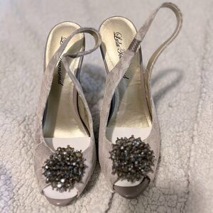 Mauve purple with cream lace heel